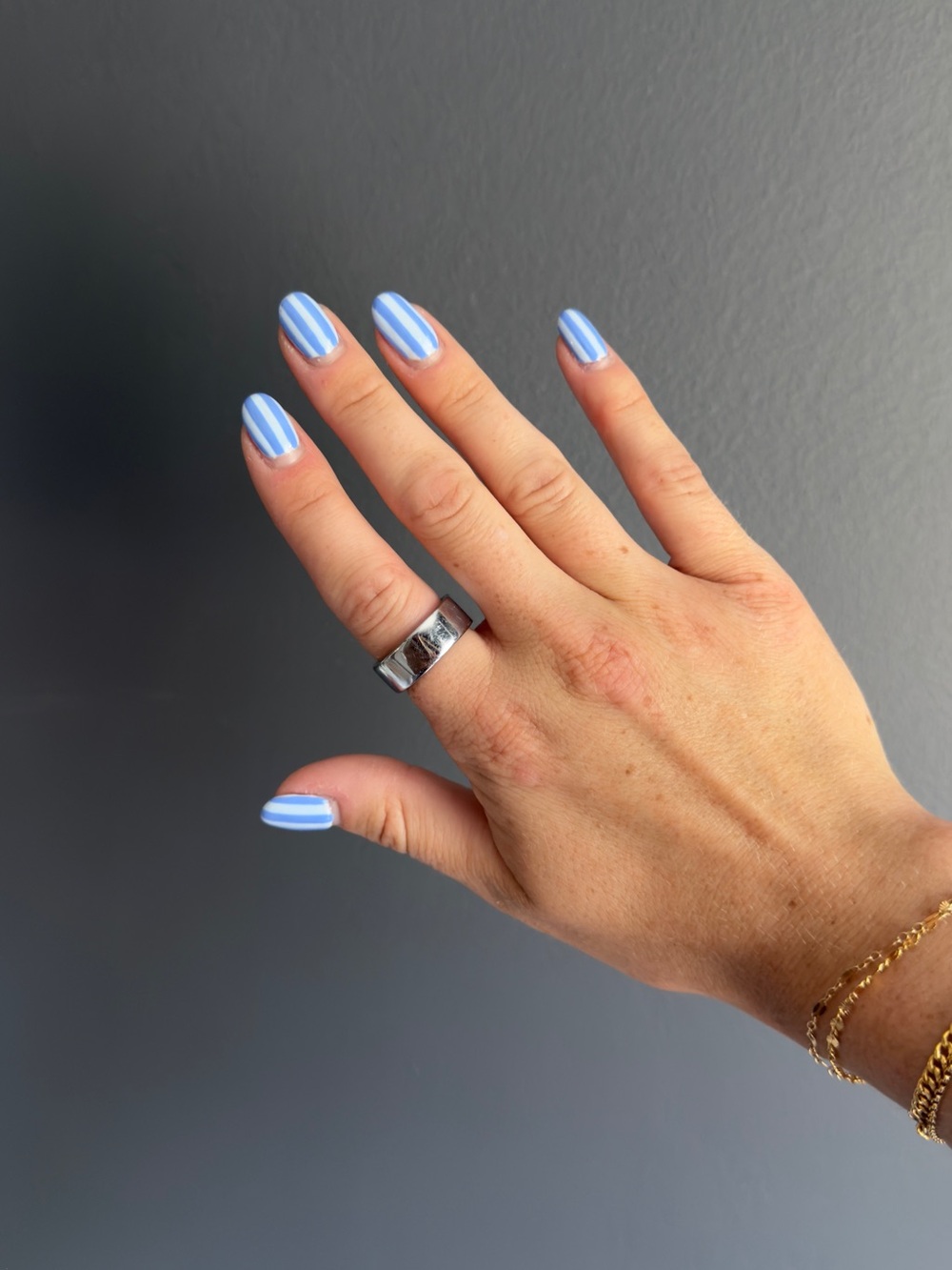 Oura Ring 4 Smart Ring — Silver